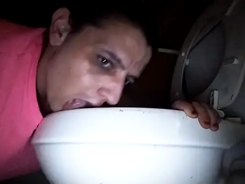 Snapshot of UniqueKorn86 chatting on October 9, 7:34 pm UniqueKorn86 online show from October 9, 7:34 pm