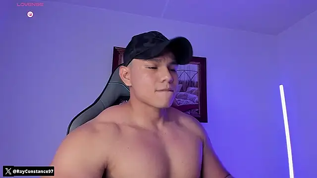 Snapshot of RoyConstance chatting on December 16, 3:33 am RoyConstance online show from December 16, 3:33 am