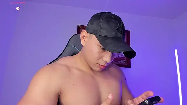 Snapshot of RoyConstance chatting on January 10, 4:36 am RoyConstance online show from January 10, 4:36 am