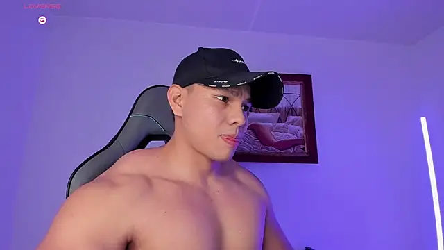 Snapshot of RoyConstance chatting on January 14, 3:23 am RoyConstance online show from January 14, 3:23 am