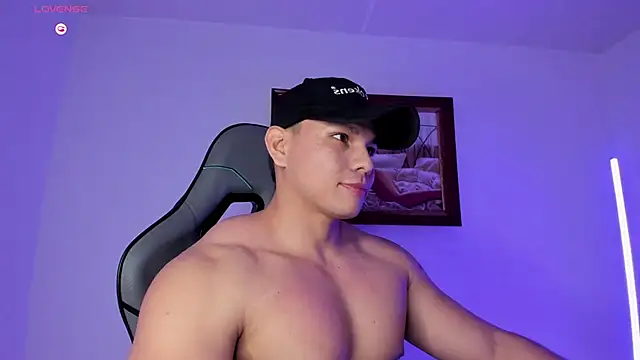 Snapshot of RoyConstance chatting on January 15, 4:28 am RoyConstance online show from January 15, 4:28 am