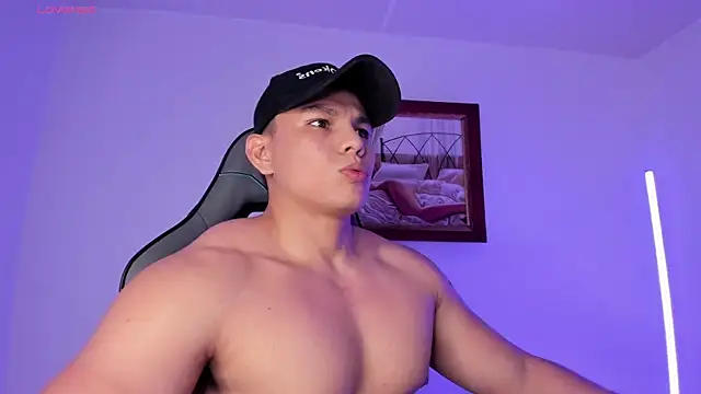 Snapshot of RoyConstance chatting on January 16, 3:43 am RoyConstance online show from January 16, 3:43 am