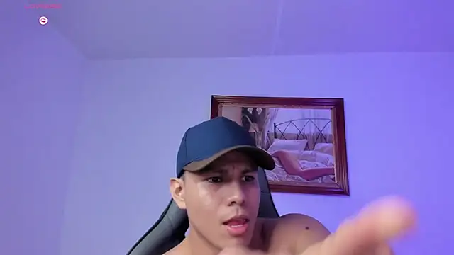 Snapshot of RoyConstance chatting on February 18, 3:35 am RoyConstance online show from February 18, 3:35 am