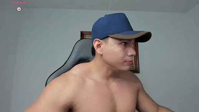 Snapshot of RoyConstance chatting on February 27, 3:50 am RoyConstance online show from February 27, 3:50 am