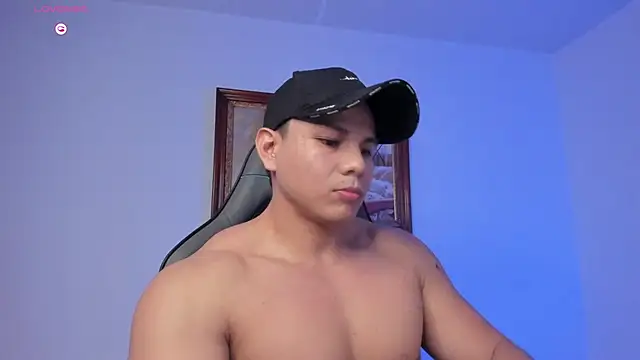 Snapshot of RoyConstance chatting on March 3, 3:12 am RoyConstance online show from March 3, 3:12 am