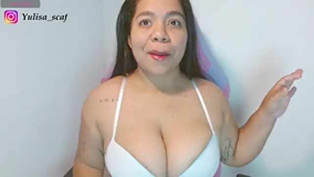 Snapshot of yulissa18 chatting on June 15, 8:22 pm yulissa18 online show from June 15, 8:22 pm