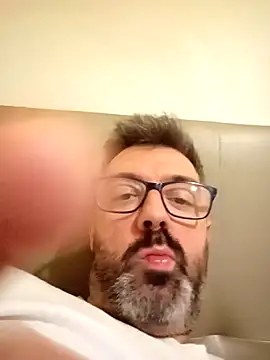 Snapshot of pana1978loco chatting on November 12, 11:32 am pana1978loco online show from November 12, 11:32 am