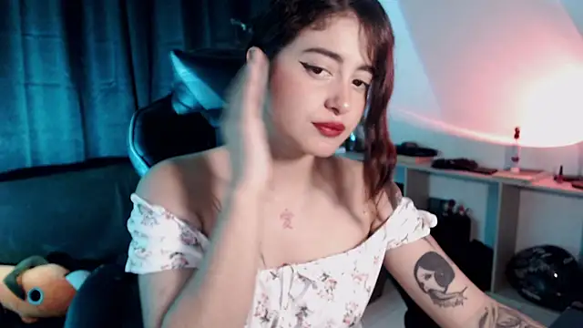 Snapshot of liz-beths chatting on December 16, 2:49 am liz-beths online show from December 16, 2:49 am