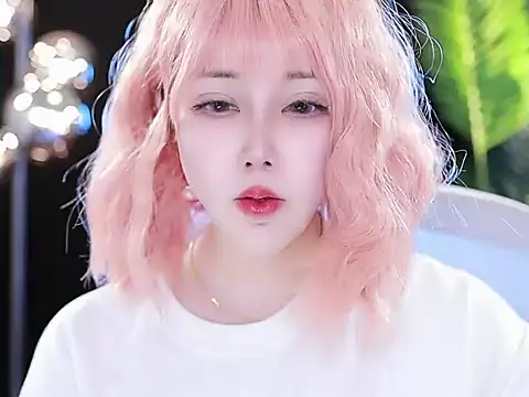 Snapshot of Qiaoqiao_ chatting on March 20, 12:43 pm Qiaoqiao online show from March 20, 12:43 pm