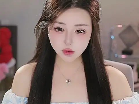 Snapshot of Qiaoqiao_ chatting on December 14, 4:34 pm Qiaoqiao online show from December 14, 4:34 pm