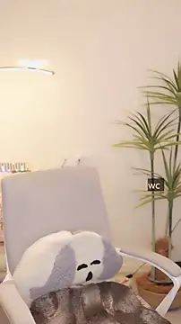 Qiaoqiao  online show from March 11, 12:00 pm