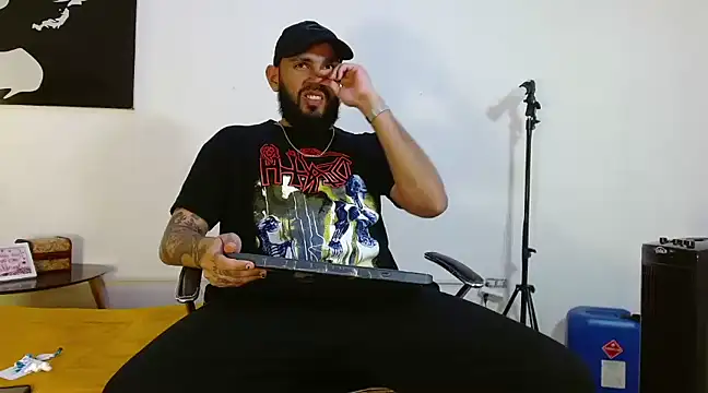Snapshot of samir_music chatting on December 18, 3:55 pm samir music online show from December 18, 3:55 pm