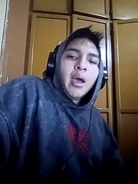 Snapshot of LoganFinds chatting on October 29, 1:24 pm LoganFinds online show from October 29, 1:24 pm