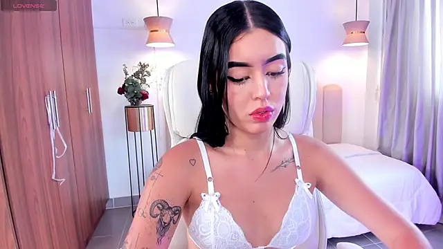 zoee jackson online show from February 19, 6:43 pm