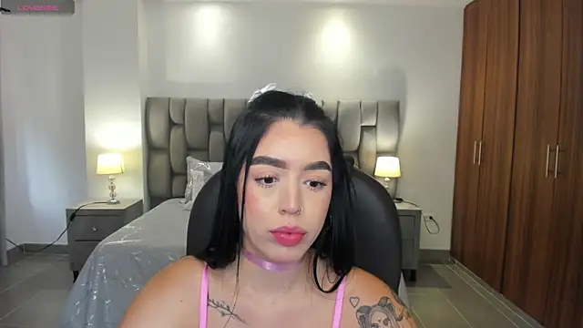 zoee jackson online show from June 4, 7:42 pm