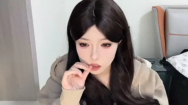 Snapshot of Q-ing chatting on February 24, 5:33 am Q-ing online show from February 24, 5:33 am