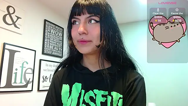 Snapshot of amy_adams1 chatting on February 1, 4:35 am amy adams1 online show from February 1, 4:35 am