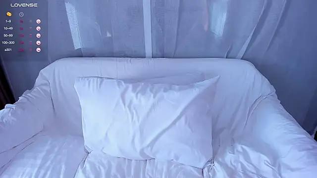 Snapshot of CutieEllie chatting on December 30, 7:26 am CutieEllie online show from December 30, 7:26 am