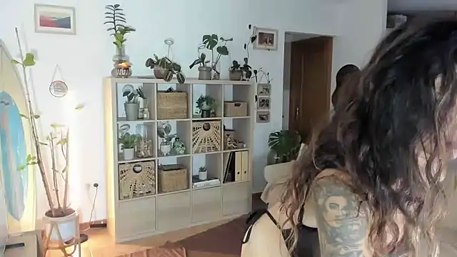 desertd2310 online show from February 22, 6:41 pm