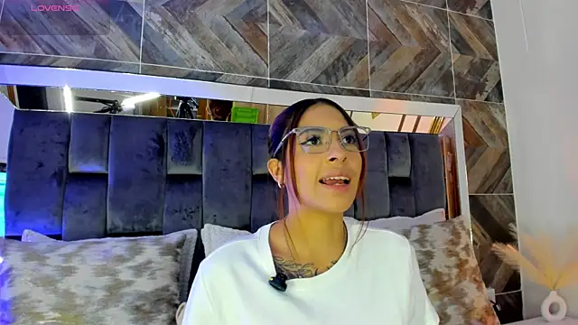 TaniaSmith1 online show from November 30, 4:44 pm