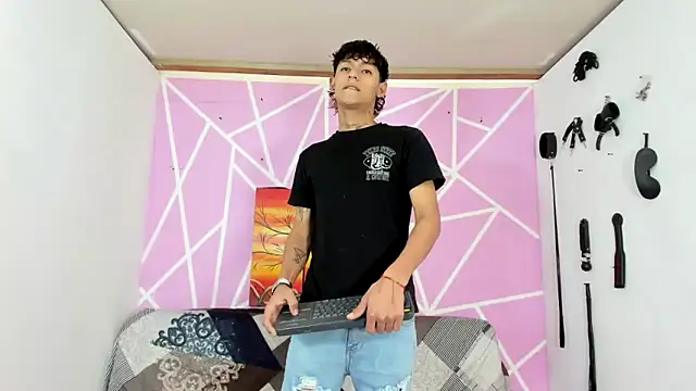 Fresahot2005 online show from January 26, 7:09 pm