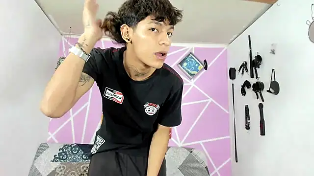 Fresahot2005 online show from January 30, 7:15 pm