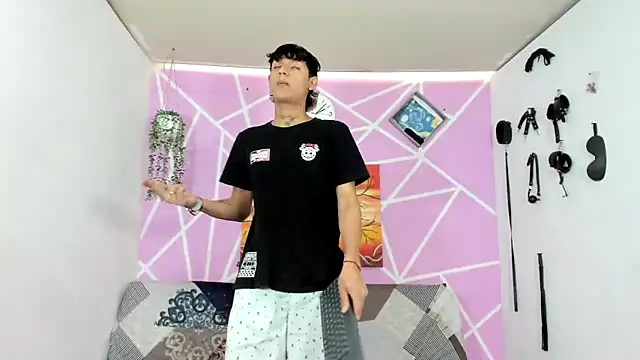 Fresahot2005 online show from February 4, 7:11 pm