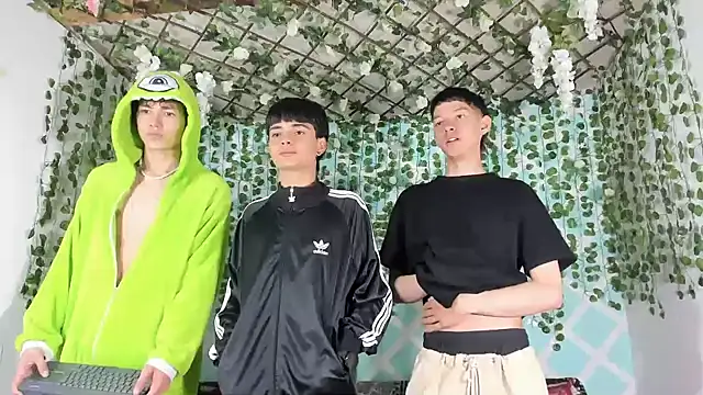 Fresahot2005 online show from February 21, 1:22 pm