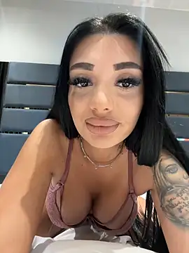 Snapshot of amirahylerr chatting on January 21, 7:39 pm amirahylerr online show from January 21, 7:39 pm