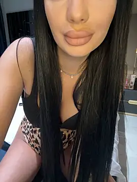 Snapshot of amirahylerr chatting on January 28, 8:47 pm amirahylerr online show from January 28, 8:47 pm