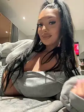 Snapshot of amirahylerr chatting on February 4, 8:28 pm amirahylerr online show from February 4, 8:28 pm