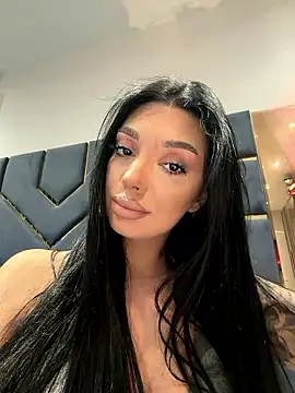 Snapshot of amirahylerr chatting on January 8, 8:11 pm amirahylerr online show from January 8, 8:11 pm