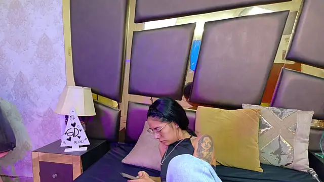 NicoleEsposito online show from February 18, 12:45 pm