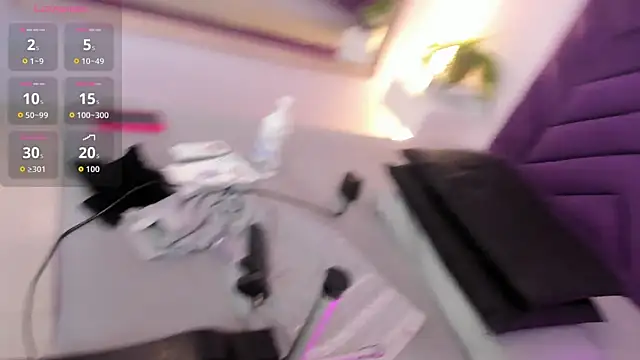 Maddyjohnsonn online show from February 6, 11:57 am