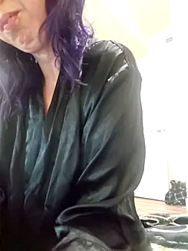 Snapshot of erinSmiles chatting on October 29, 1:02 pm erinSmiles online show from October 29, 1:02 pm