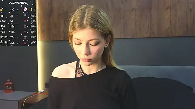 Rainaslater online show from February 3, 9:29 pm