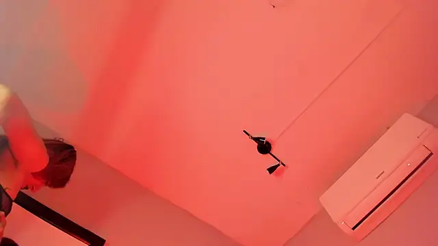 Snapshot of ALICEPOIXXXON chatting on September 15, 1:05 am ALICEPOIXXXON online show from September 15, 1:05 am