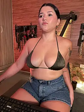 Snapshot of yey_bdsm chatting on July 13, 3:15 pm yey bdsm online show from July 13, 3:15 pm