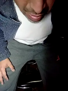 Snapshot of rodrig6987_1 chatting on September 20, 2:23 am rodrig6987 1 online show from September 20, 2:23 am