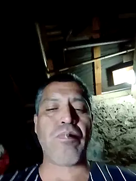 Snapshot of rodrig6987_1 chatting on October 15, 2:11 am rodrig6987 1 online show from October 15, 2:11 am