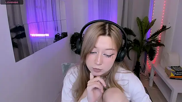 SaintGirl online show from March 15, 8:54 pm