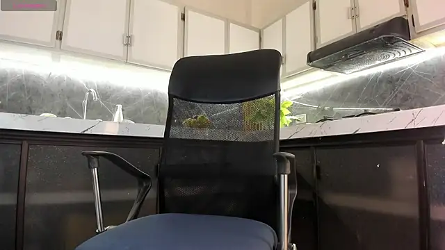 Snapshot of antony_bigdick_ chatting on November 27, 1:18 am antony bigdick online show from November 27, 1:18 am