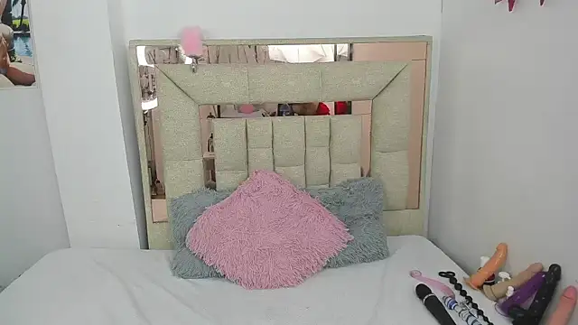 melody bonnet online show from February 9, 10:00 pm