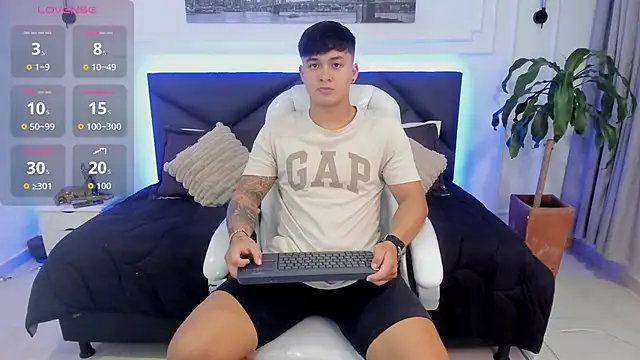 Cristopher strong online show from November 2, 9:44 am