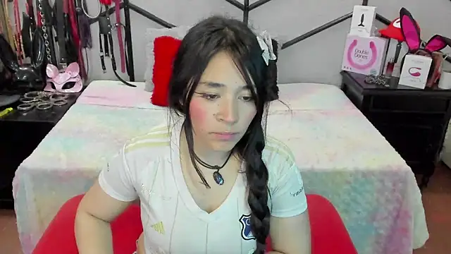 Snapshot of AlanaLuck chatting on February 9, 7:29 pm AlanaLuck online show from February 9, 7:29 pm