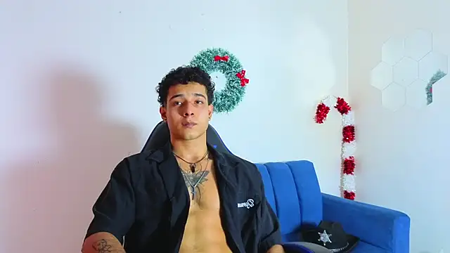 Snapshot of Demitryo chatting on December 15, 3:33 am Demitryo online show from December 15, 3:33 am