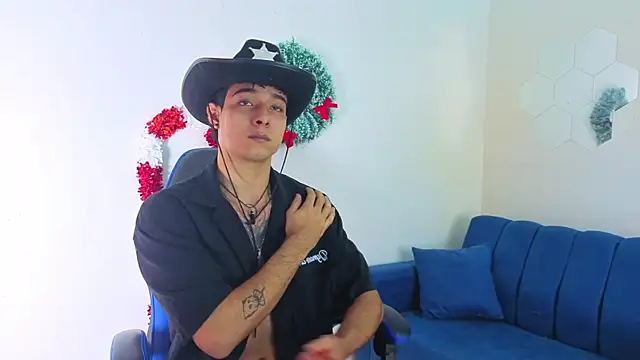 Snapshot of Demitryo chatting on December 22, 4:20 am Demitryo online show from December 22, 4:20 am