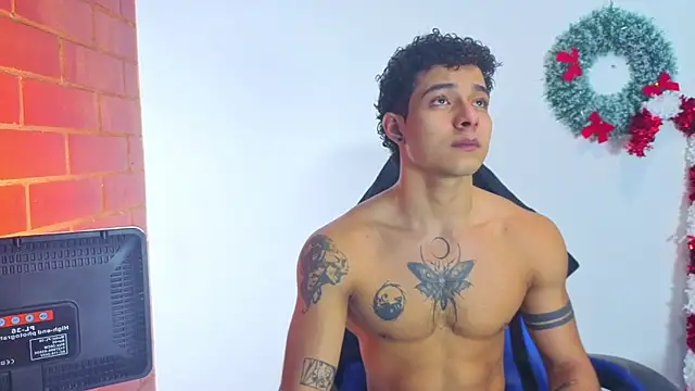 Snapshot of Demitryo chatting on December 23, 4:10 am Demitryo online show from December 23, 4:10 am