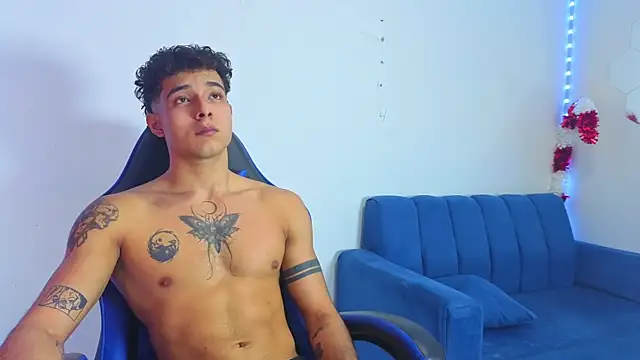 Snapshot of Demitryo chatting on January 13, 6:40 am Demitryo online show from January 13, 6:40 am