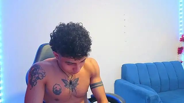 Snapshot of Demitryo chatting on January 15, 6:29 am Demitryo online show from January 15, 6:29 am